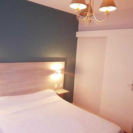 Hotel Restaurant Le Bourgneuf Morlaas Kültér fotó