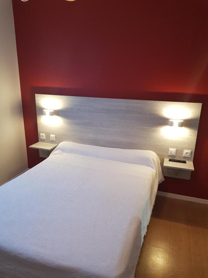 Hotel Restaurant Le Bourgneuf Morlaas Kültér fotó