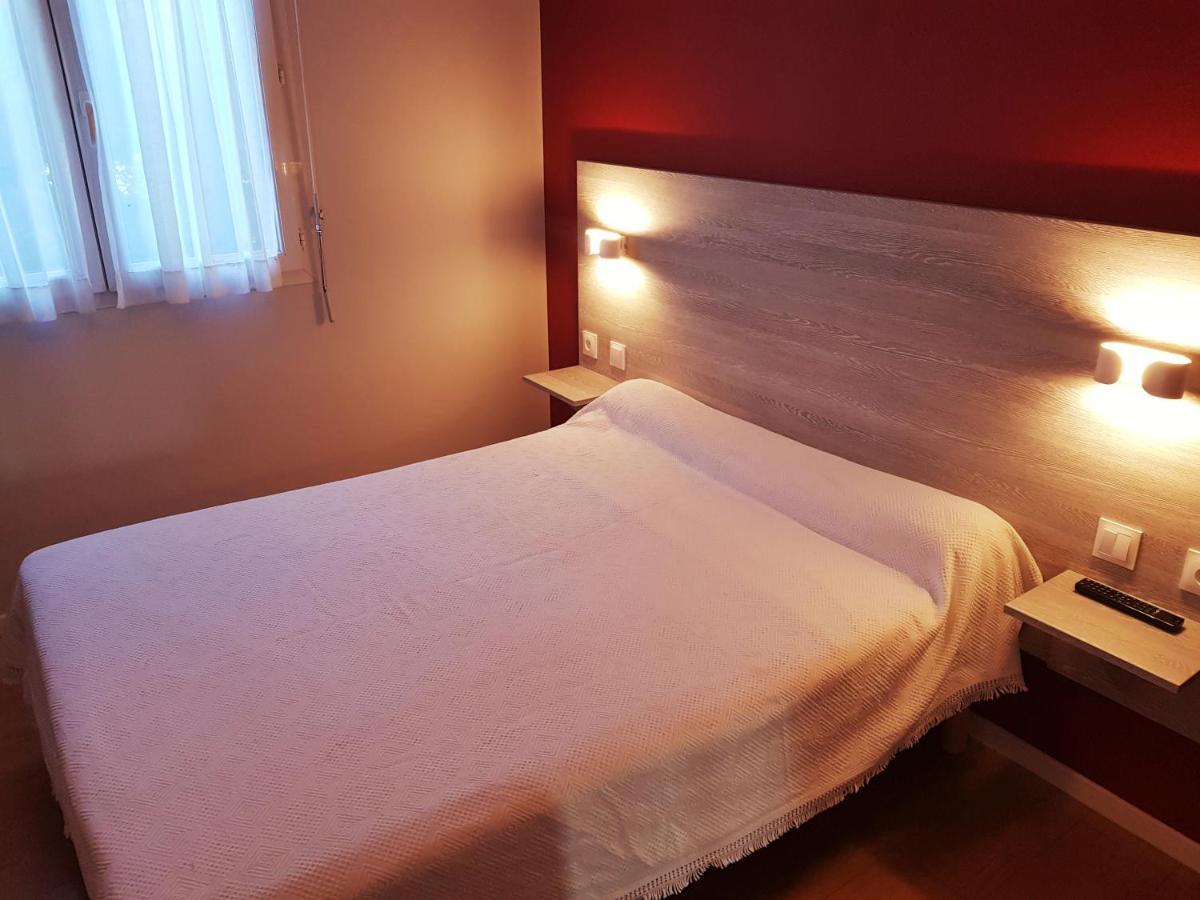 Hotel Restaurant Le Bourgneuf Morlaas Kültér fotó