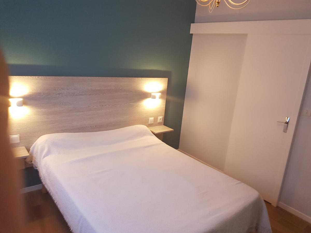 Hotel Restaurant Le Bourgneuf Morlaas Kültér fotó