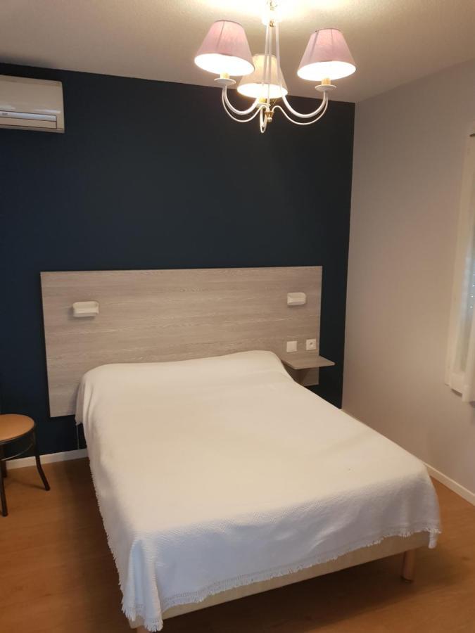 Hotel Restaurant Le Bourgneuf Morlaas Kültér fotó