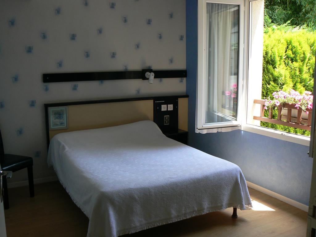 Hotel Restaurant Le Bourgneuf Morlaas Kültér fotó