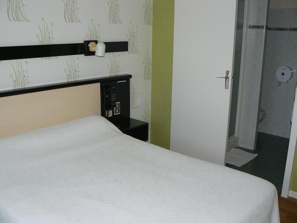 Hotel Restaurant Le Bourgneuf Morlaas Kültér fotó